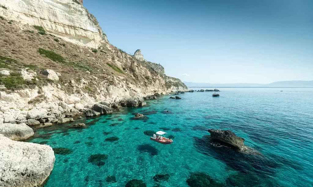 escursione in gommone con capitano 2 cagliari holidays