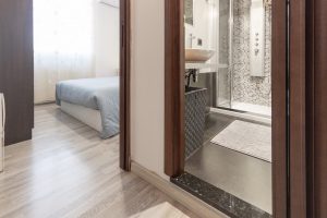 casa Venusia camera da letto e bagno Cagliari Holidays