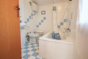 bagno in camera- cagliari holidays villa solanas