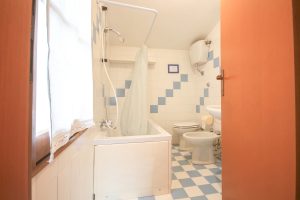 bagno con vasca- cagliari holidays villa solanas