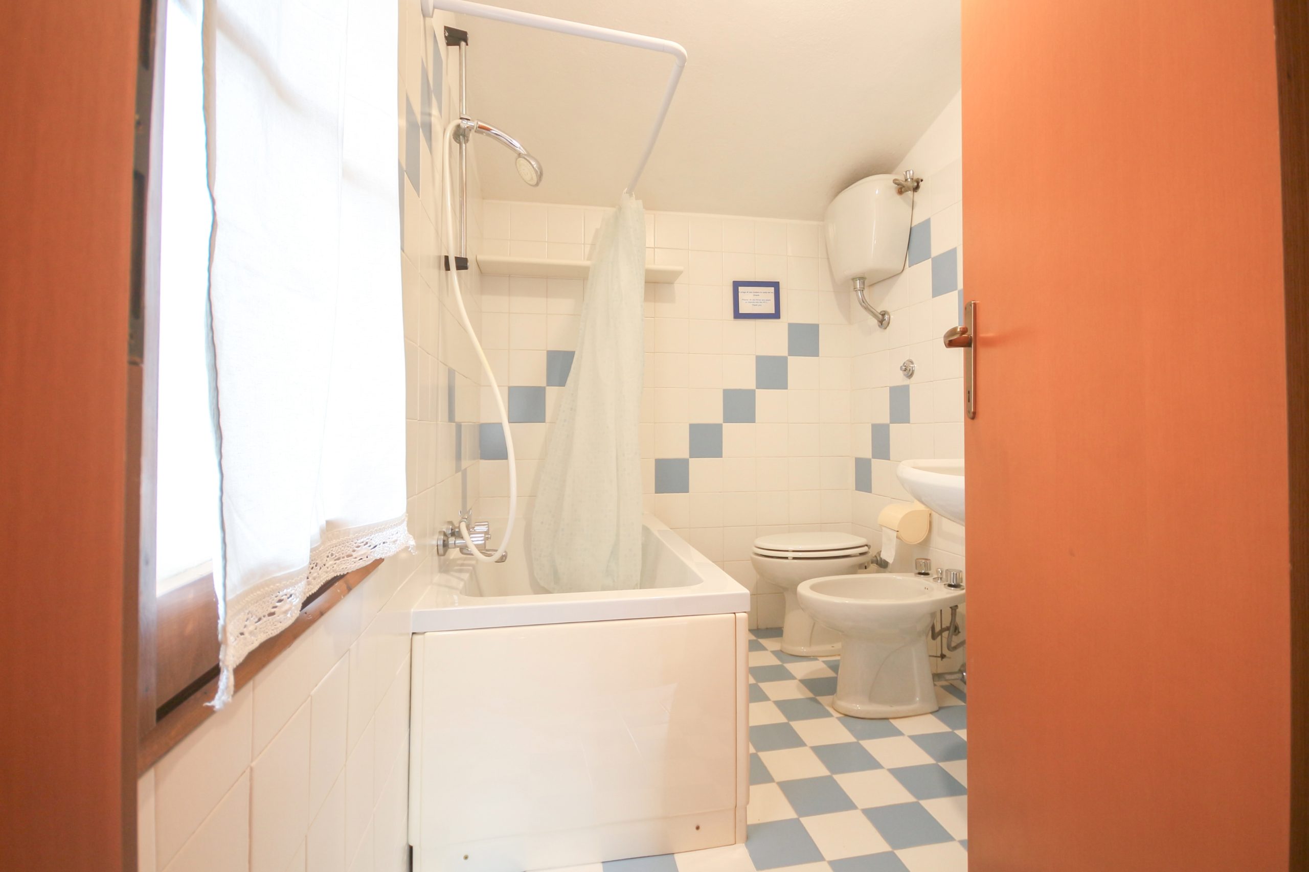 bagno con vasca- cagliari holidays villa solanas